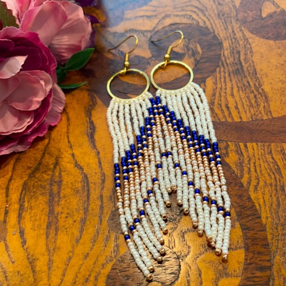 Long beaded earring - Picture 4 of 5